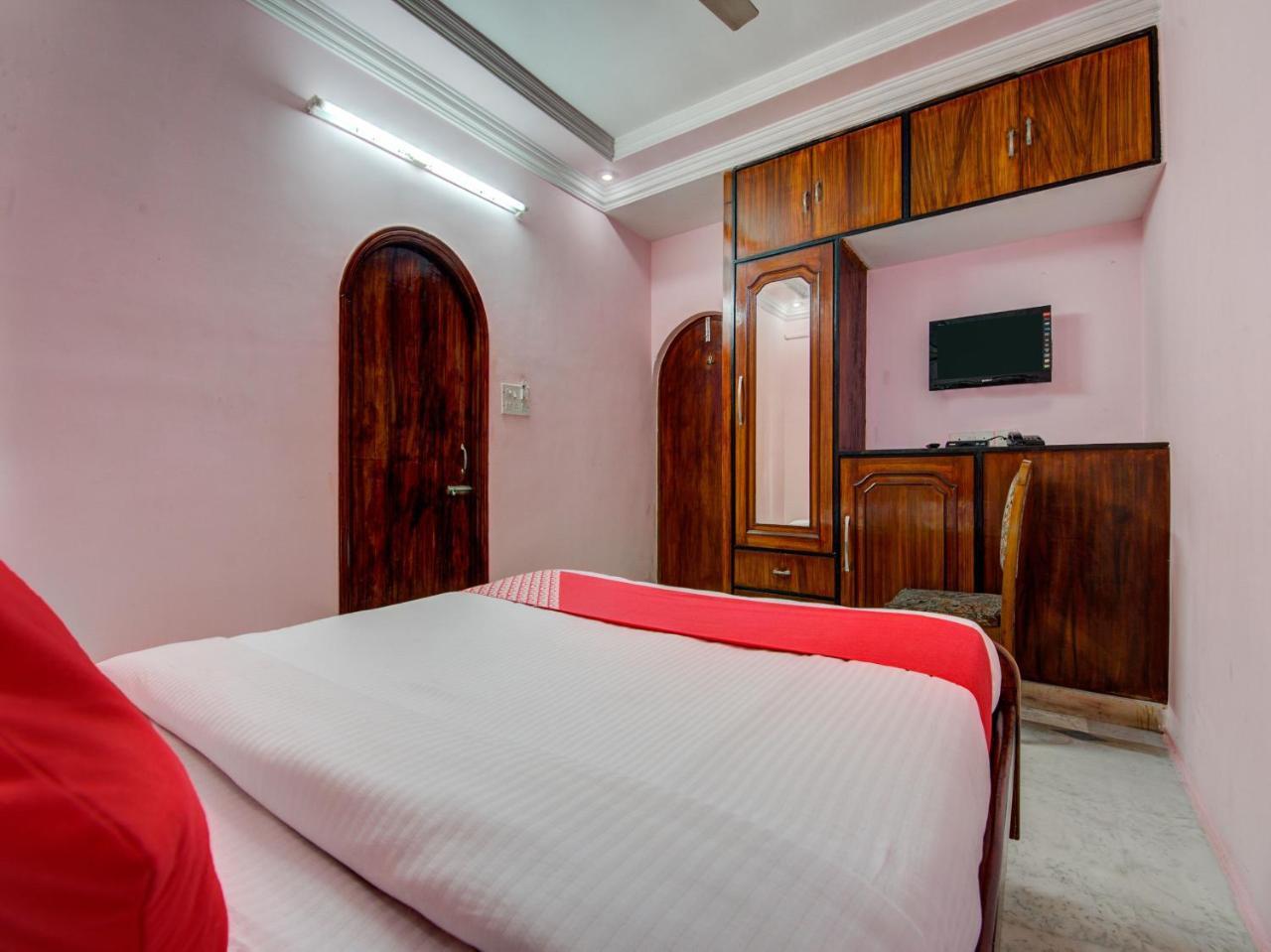 Oyo Flagship 661 Cj Block Hotel